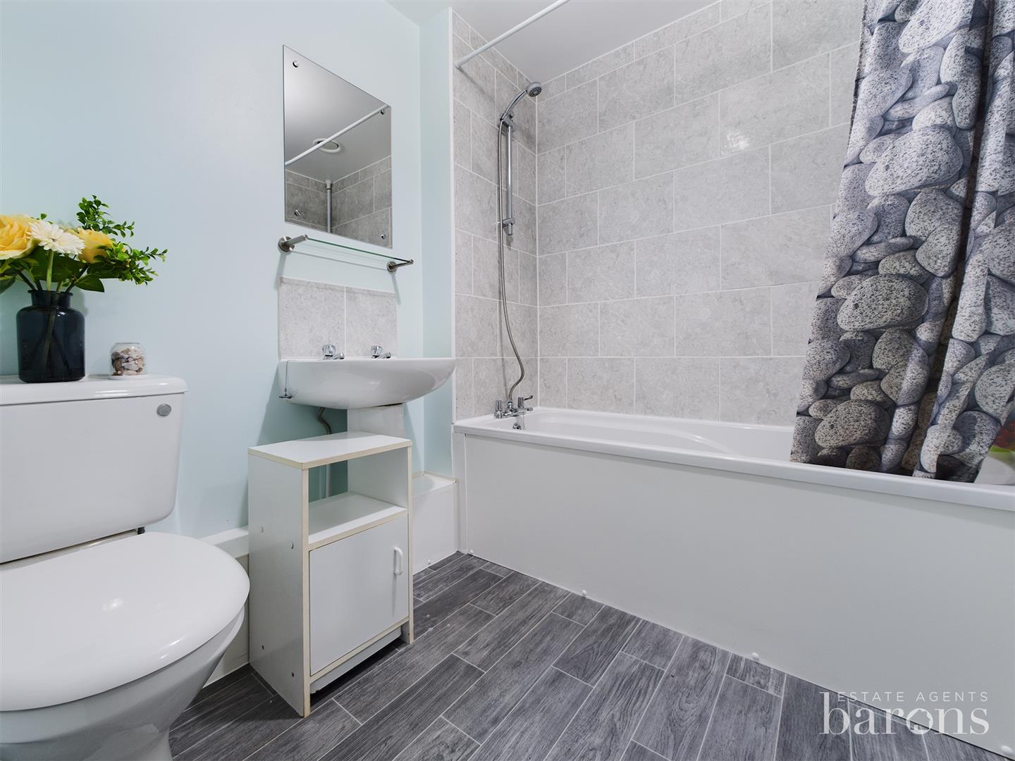 3 Bed Bungalow Detached, Reading Road, Chineham, Basingstoke Barons